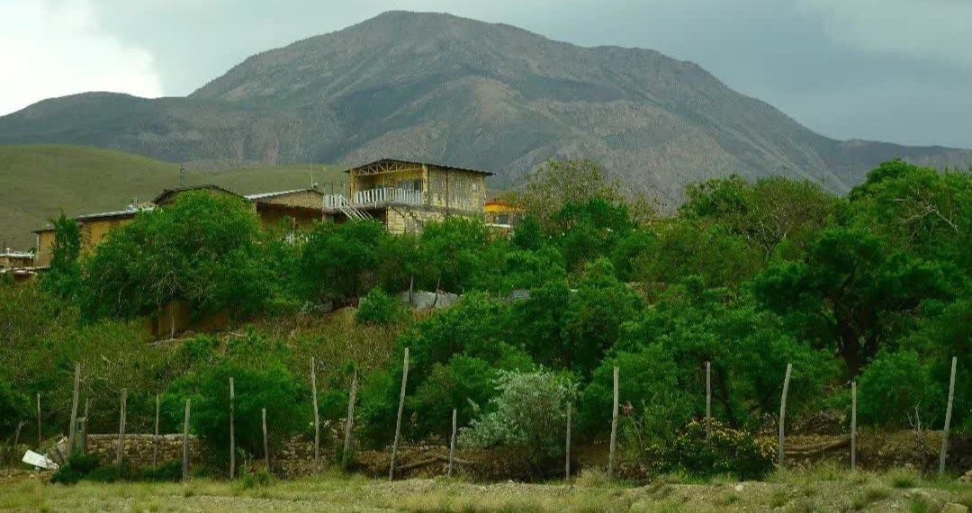 روستای قرمزین_ نوبران