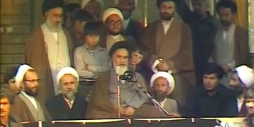 بکشید ما را انقلاب ما زنده می ماند